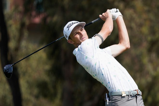 Will Zalatoris joga no campo de golfe Torrey Pines, em San Diego, durante a primeira rodada do torneio de golfe US Open em junho.