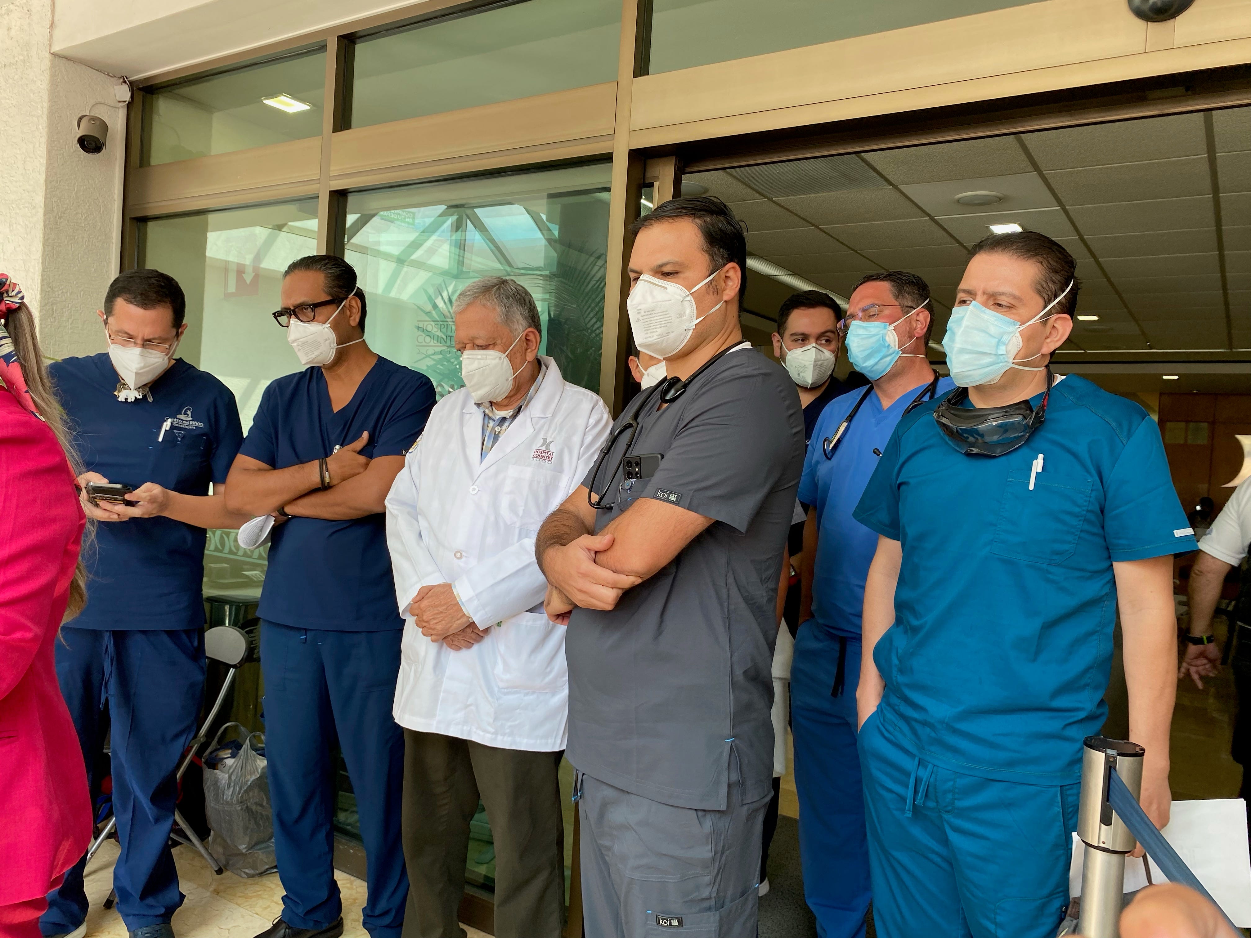 Doctores dan parte medico de la salud del cantante Vicente ...
