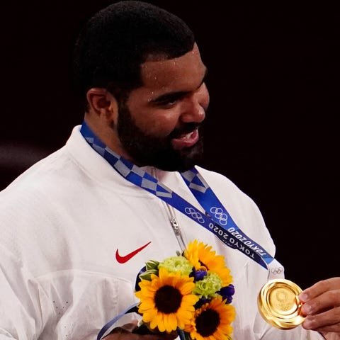 Gable Dan Steveson (USA) with his gold medal at th