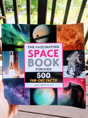 Napisane przez nauczycielkę nauk ścisłych Quakertown, Lisę Ritchley, "Fantastyczna książka kosmiczna dla dzieci: 500 odległych faktów" Wydany 10 sierpnia 2021 r.