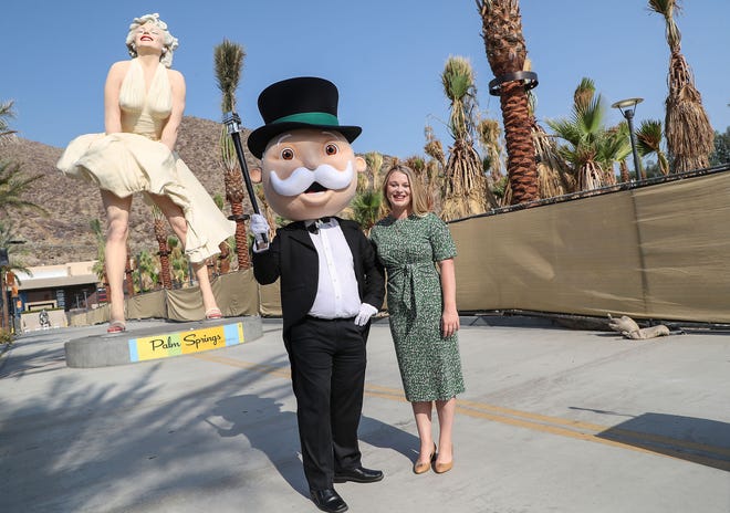 De officiële Monopoly-game met Palm Springs-thema is in de maak voor release in 2022 De officiële Monopoly-game met Palm Springs-thema is in de maak voor release in 2022