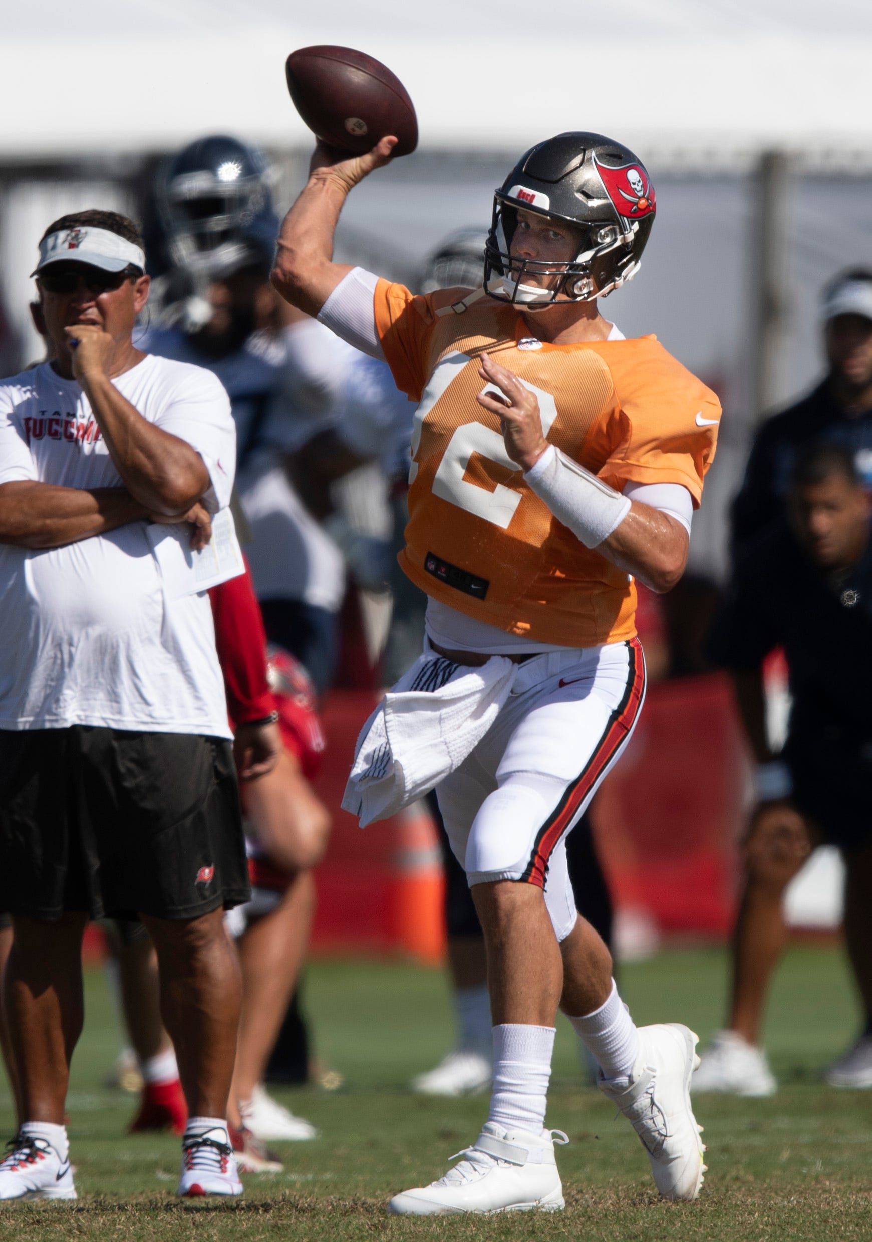 Hey! Tom Brady says Tennessee Titans' defense is good