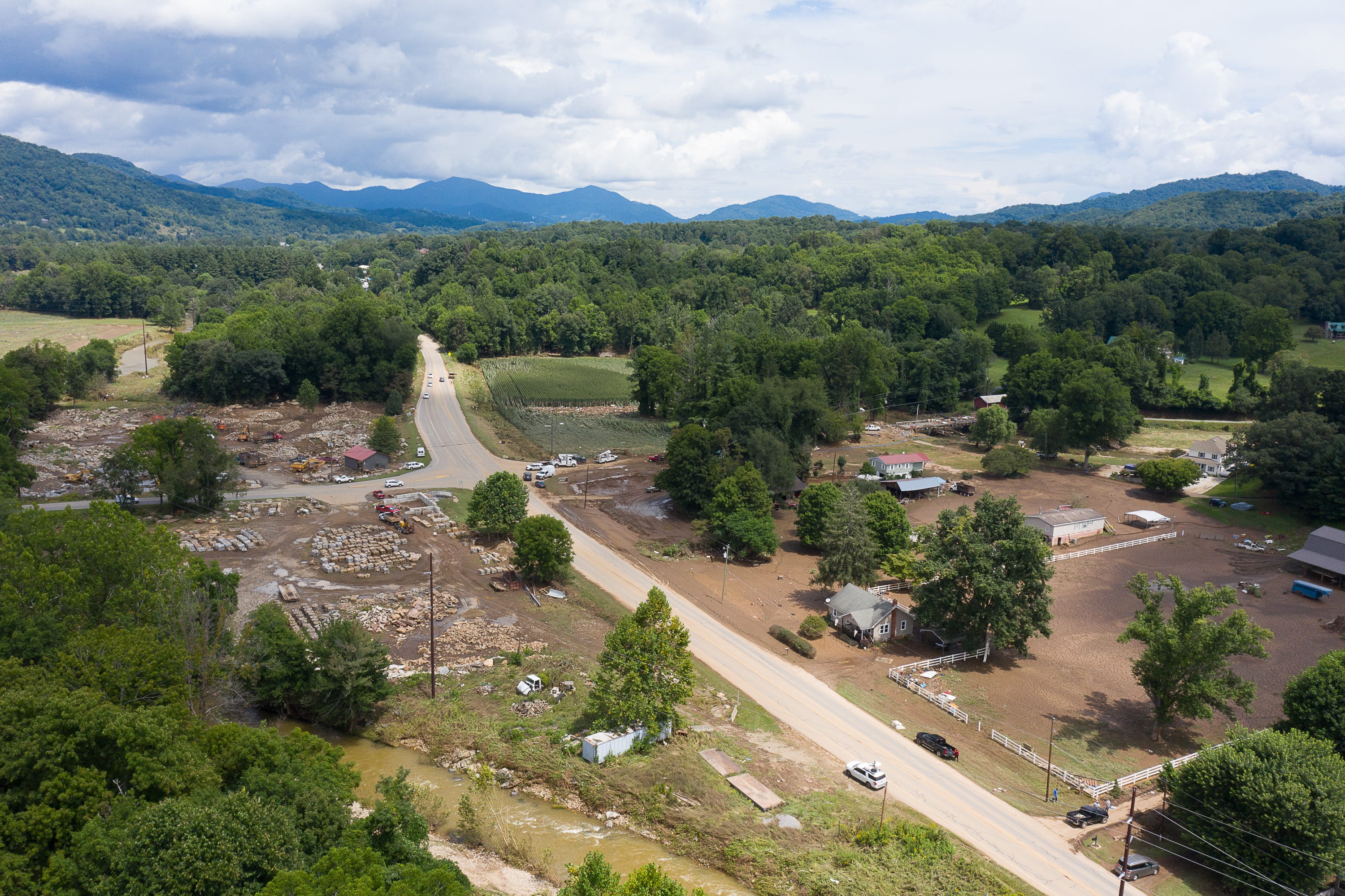 NC flooding Cruso survivors saw houses floating down Pigeon River