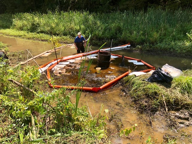According to the Ohio Department of Natural Resources, 160 hectares of southeastern Ohio have been contaminated with crude oil.  The resident reported to ODNR on Thursday during a plum run to Lake Veto in Washington County.