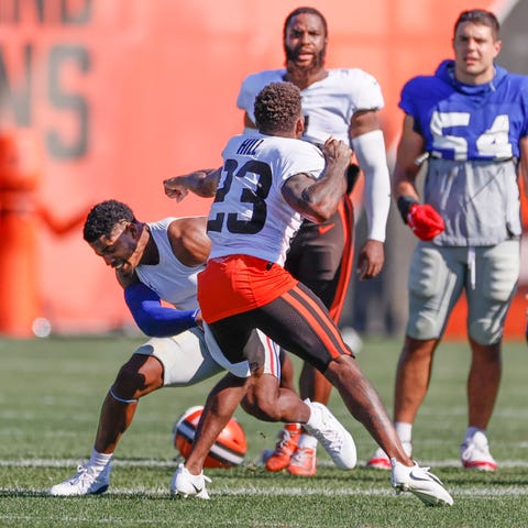 Cleveland Browns cornerback Troy Hill (23) and New