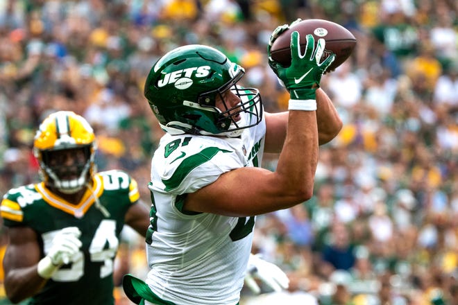 New York Jets tight end Tyler Kroft (81) scores a touchdown against Green Bay Packers during their preseason football game on Saturday at Lambeau Field in Green Bay.