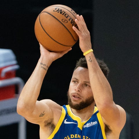 Golden State Warriors guard Stephen Curry (30) sho