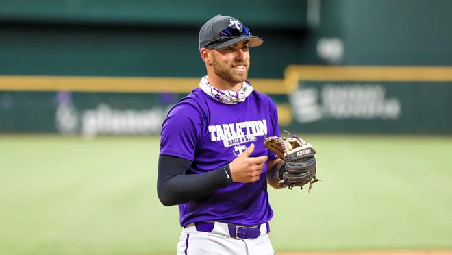 Former Tarleton Baseball standout Dean Frew signed a professional contract on Aug. 15 to play for the Sydney Blue Sox in his hometown of Sydney, Australia.