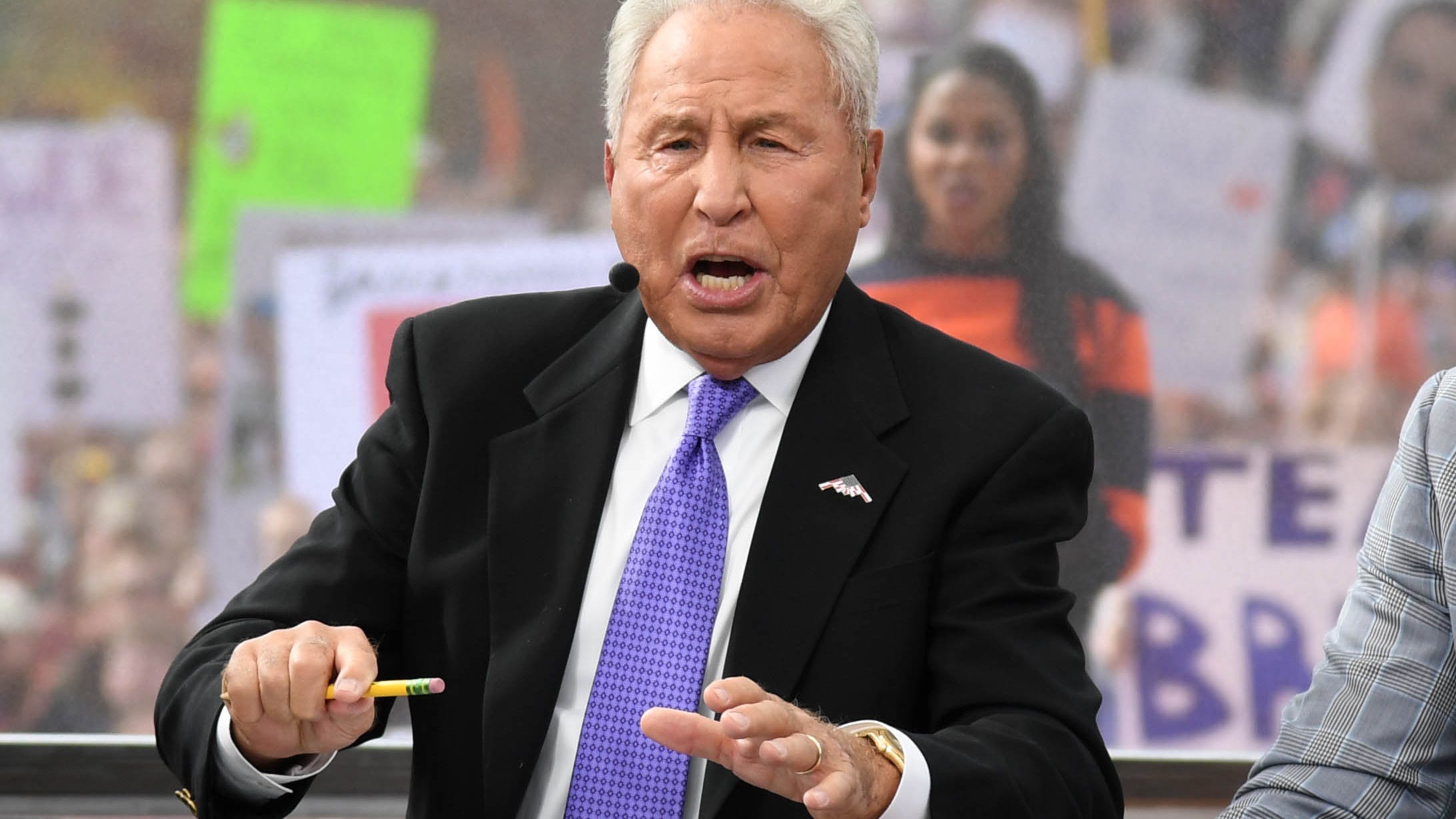 With booster to fight COVID, Lee Corso headgear picks will be on ESPN set  in 2021