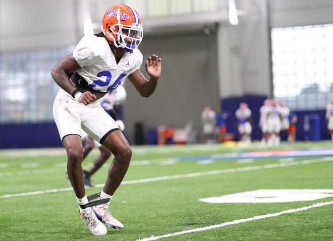 Florida defensive back Avery Helm performs a drill during preseason camp.