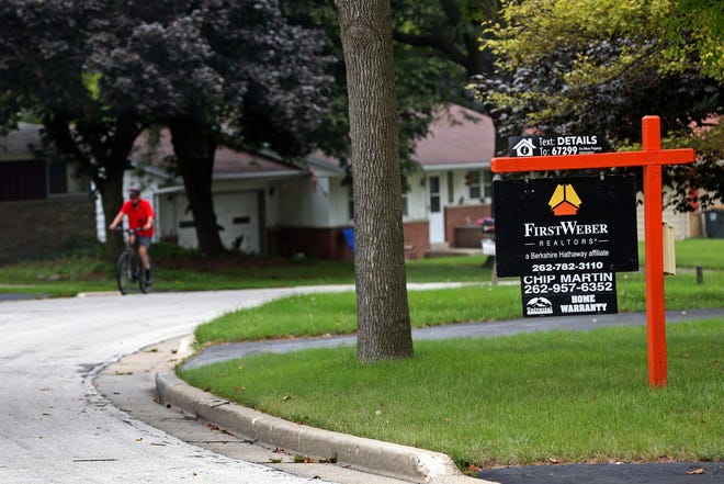 Wisconsin’s revenues from fees on real estate sales increased 37% last year, a new report said.