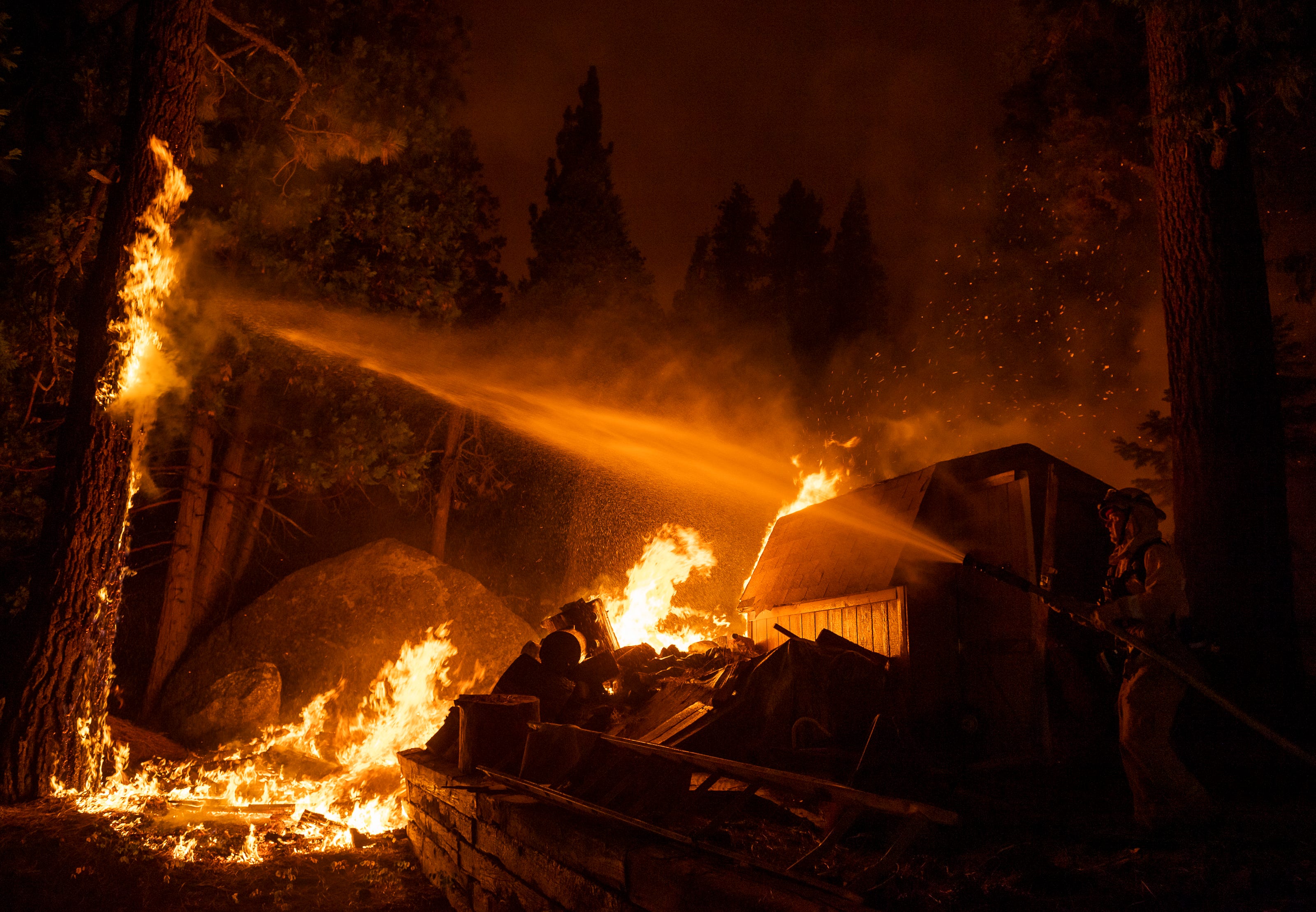 Caldor Fire - Caldor Fire rages through Lake Tahoe region leaving behind ...