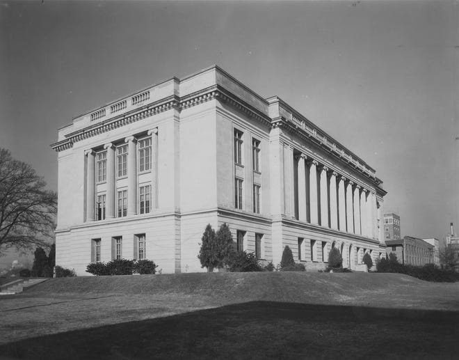 The Ouachita Parish Courthouse, where the grand jury met in the Fuller case, pictured before a renovation in 1969.