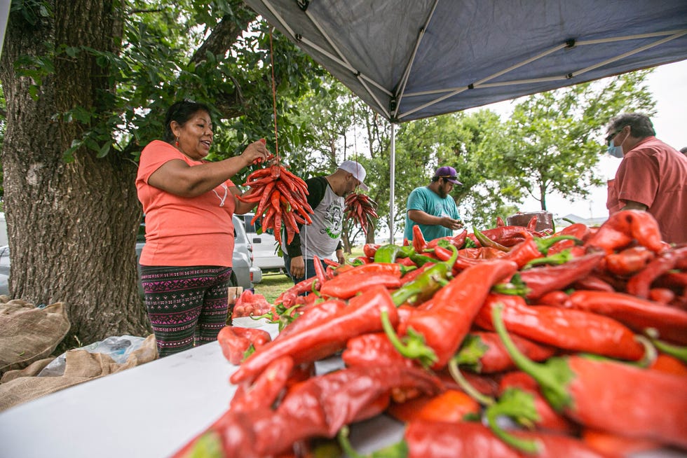 Rocío Banuelos hace Ristras en el Festival Hatch Chile anual de Hatch el sábado 4 de septiembre de 2021.