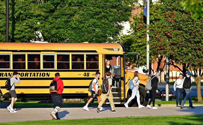 Students arrive at Central York High School in Springettsbury Township, Tuesday, Sept. 7, 2021. Dawn J. Sagert photo