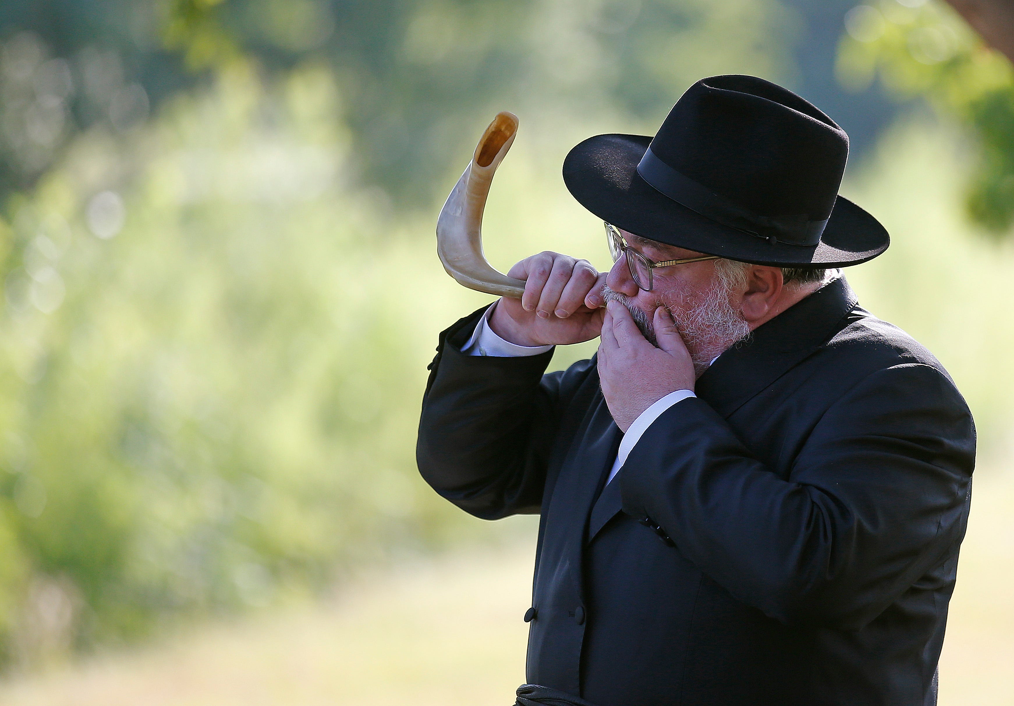 'Shofar in the Park' OKC Chabad hosts outdoor Jewish new year service
