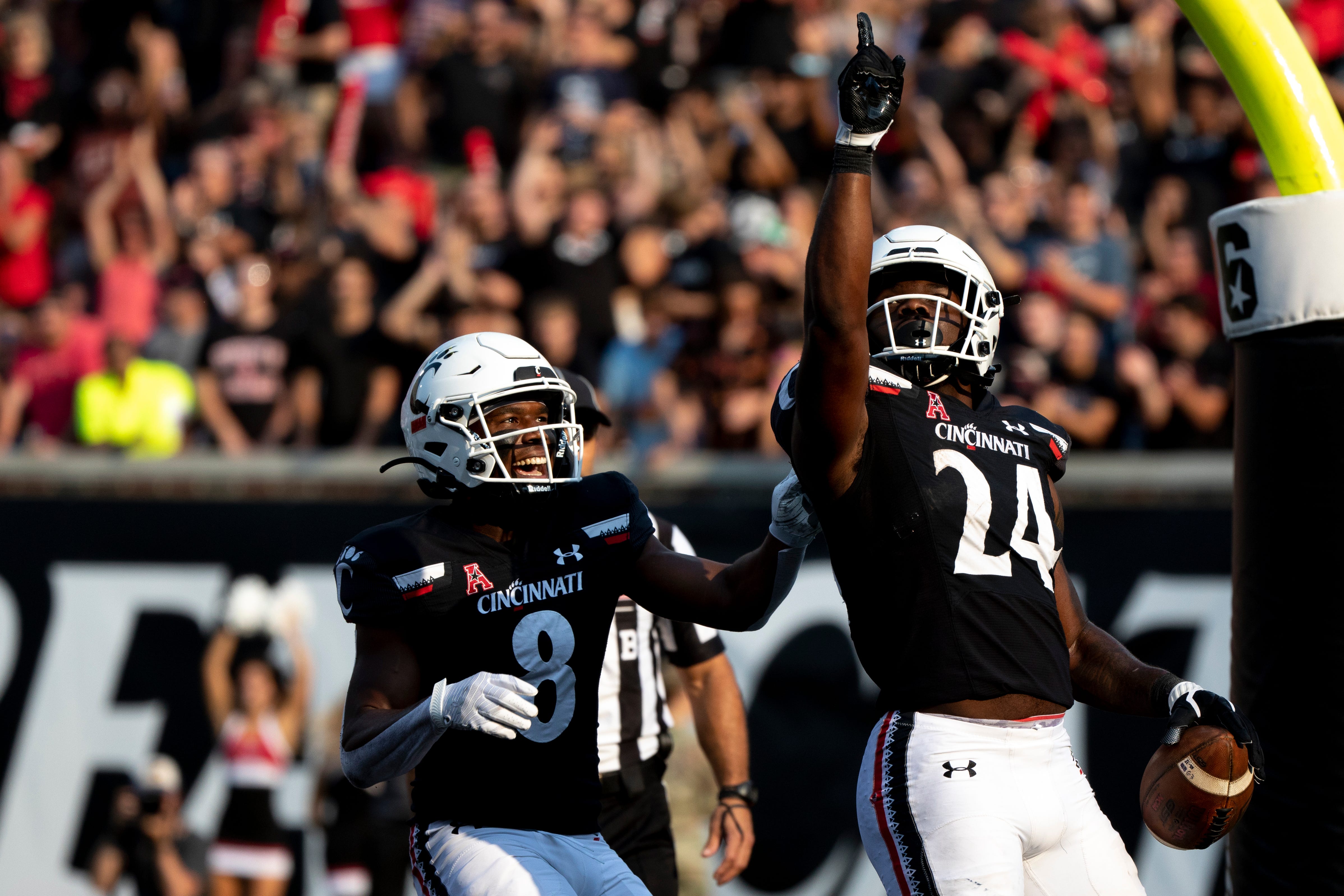 Cincinnati Football Offenses Scheming Away From De Myjai Sanders