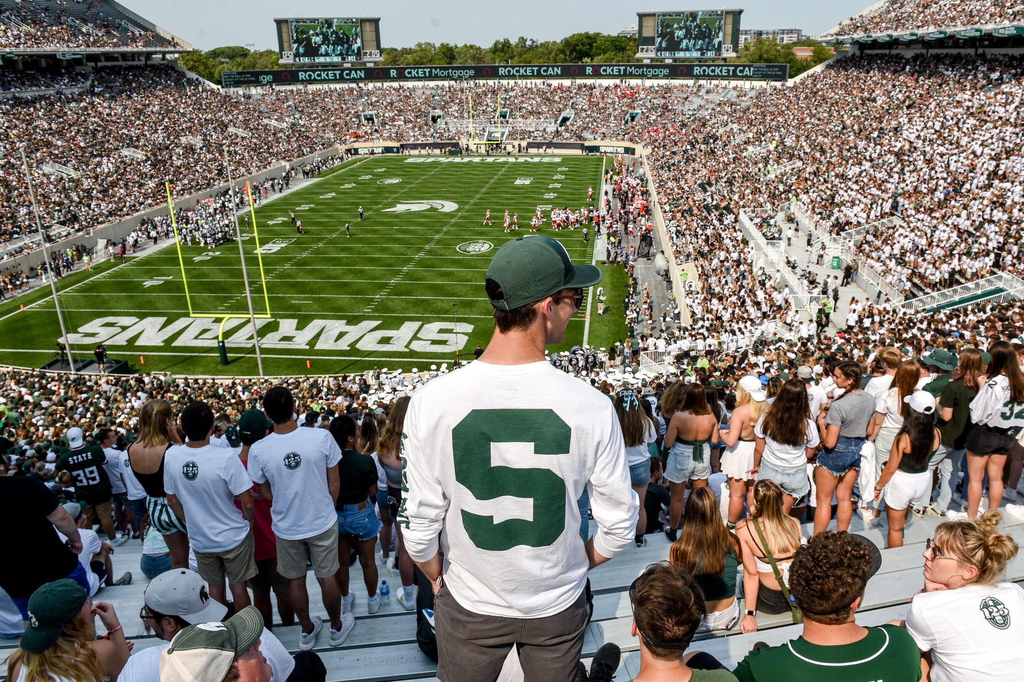 Michigan State S Mel Tucker Fights To Avoid Sea Of Red Vs Nebraska