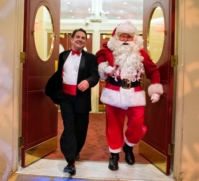 Keith Lockhart and Santa Claus are ready to return to live performances this year, bringing the "Holiday Pops" concert to Worcester on Friday at The Hanover Theatre and Conservatory for the Performing Arts.