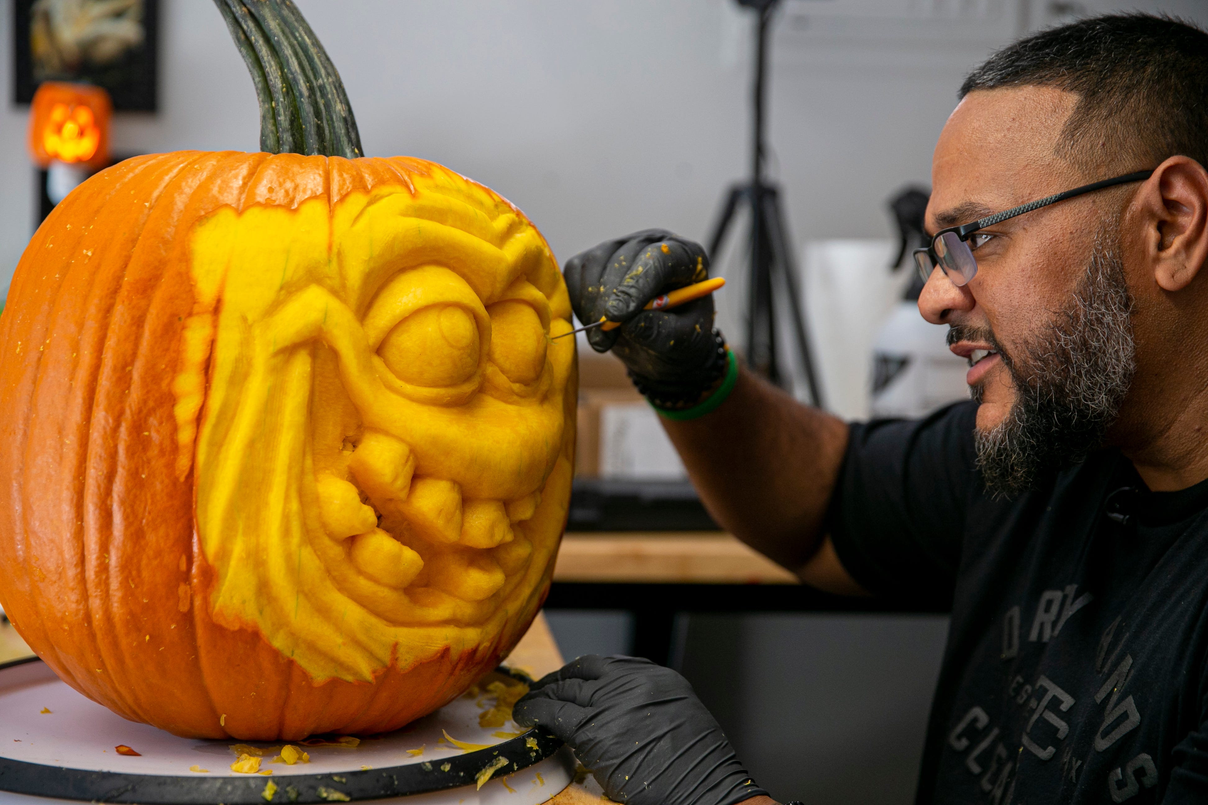 7cd1a219-95e8-4448-a763-717dd2e1f06d-Pumpkin.Carver2.jpg