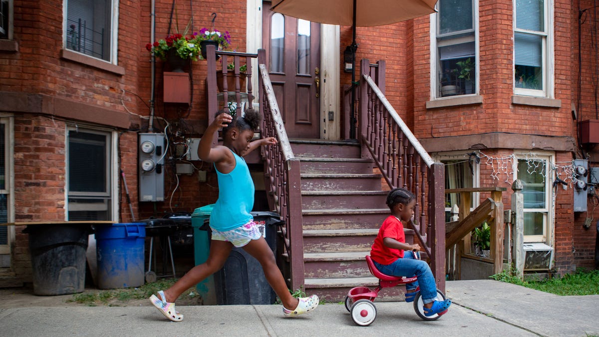 Zakyrah Waitley, 6, left, and Kimeir Waitley, 3, right, play together on Johnston Street in Newburgh, NY on Wednesday, August 17, 2021.