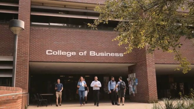 Additionally, the College of Business received Top 20 honors among public schools with Marketing ranking No. 17 and Management Information Systems ranking No. 16, as well as Top 25 placement with Management at No. 22 and Accounting at No. 24.