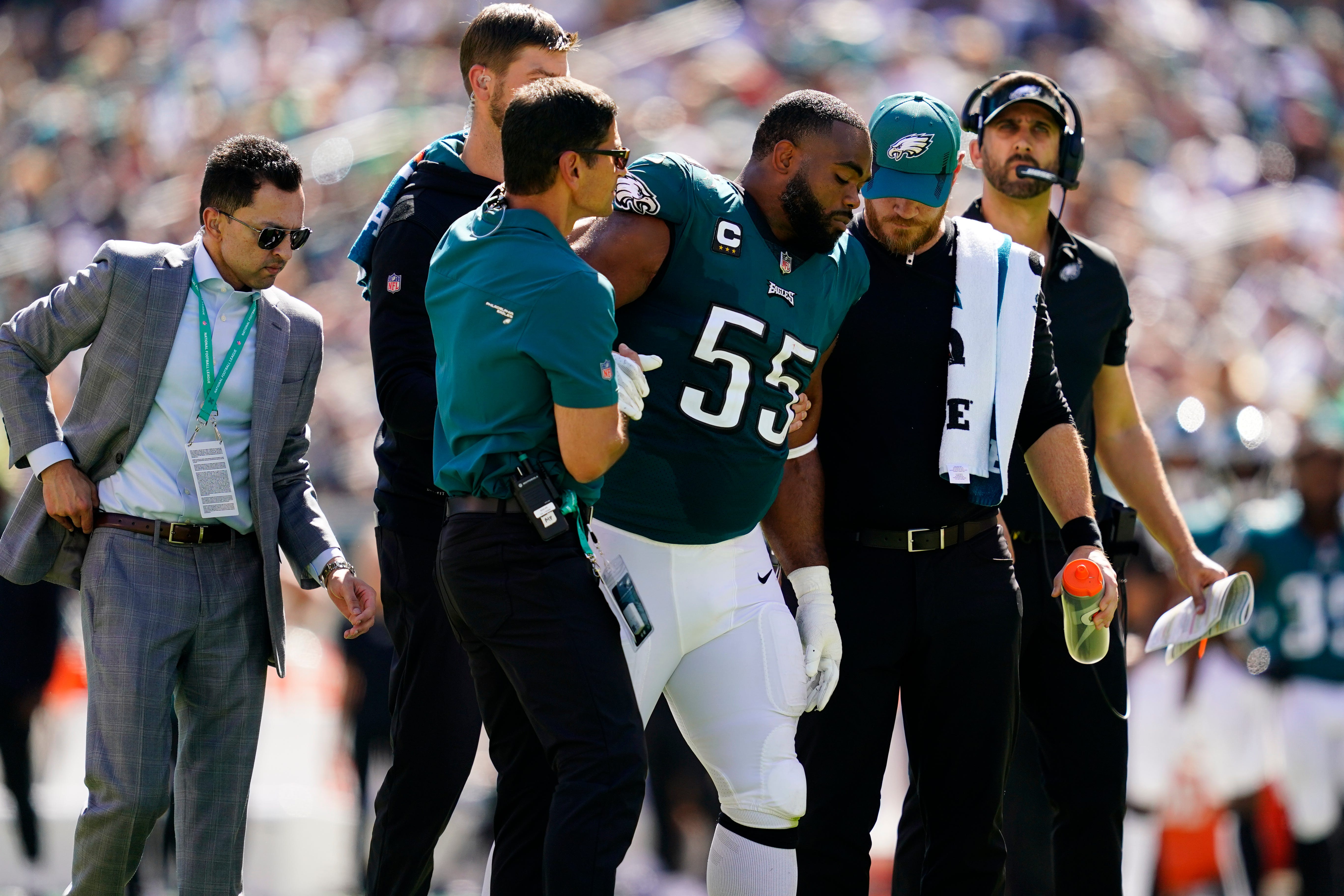 Eagles' Brandon Graham injured vs. 49ers, is done for the season; Brandon Brooks also hurt