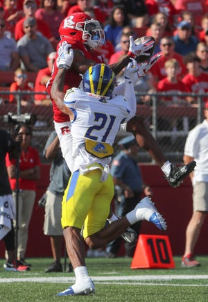 Rutgers receiver Bo Melton scores the first touchdown of the game with a 29-yard catch over Delaware defensive back Justis Henley in the first quarter of Delaware's 45-13 loss at SHI Stadium in Piscataway, NJ, Saturday, Sept. 18, 2021.