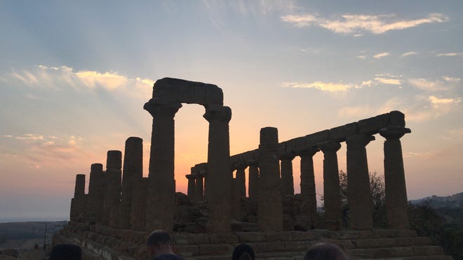 Σικελικό φαγητό, από γλυκό καννόλι μέχρι αλμυρή αράσινα Σικελικό φαγητό, από γλυκό καννόλι μέχρι αλμυρή αράσινα