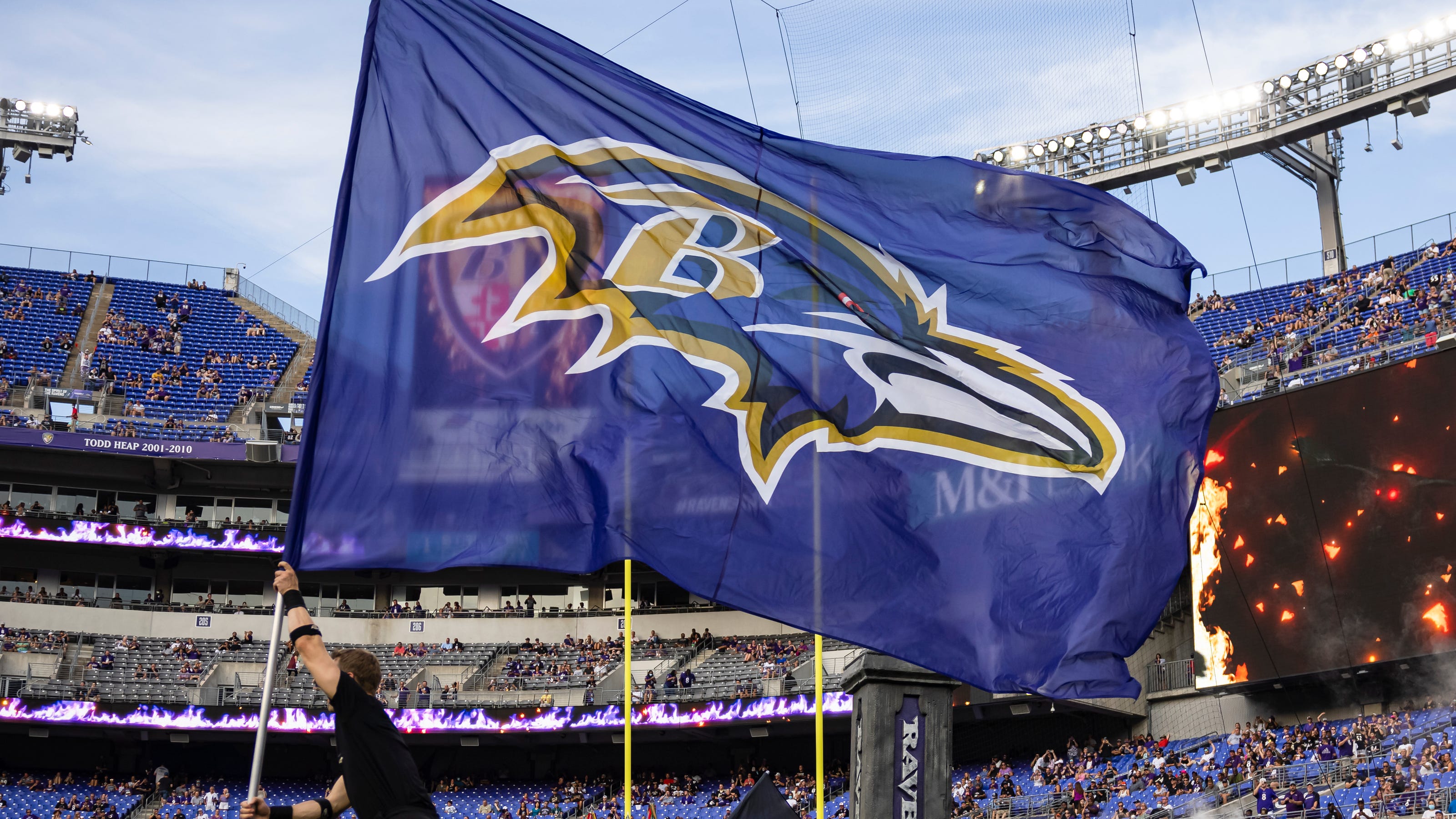 Baltimore Ravens honor the late Michael K. Williams with Omar whistle from 'The Wire'