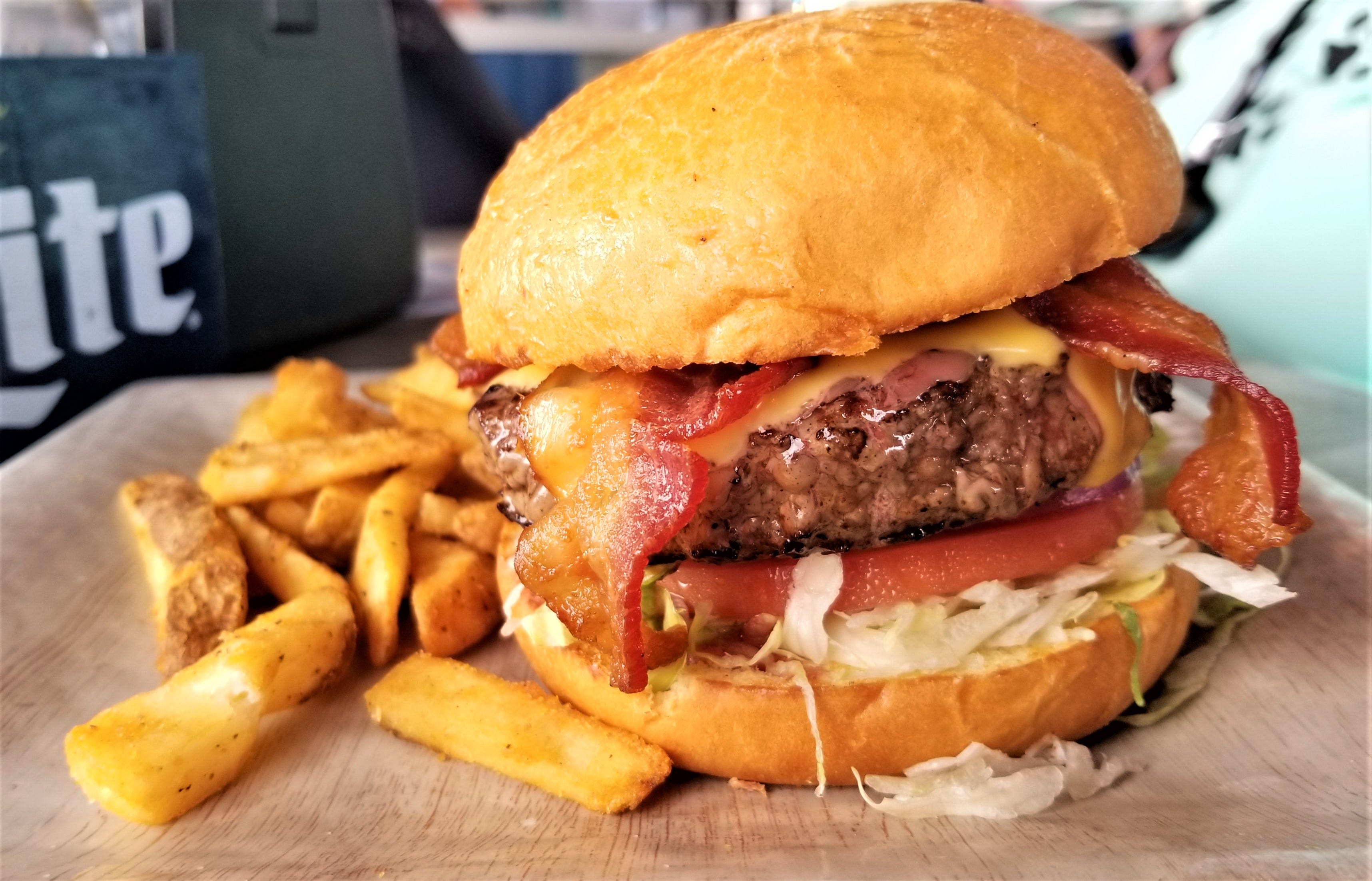 Florida restaurant reviews Cha Cha Coconuts in Sarasota; Caddy’s Bradenton