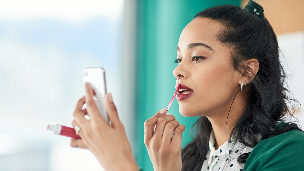 FL में उल्टा ब्यूटी वर्ल्ड का टिकट नहीं मिला? अन्य मेकअप परंपराएँ देखें