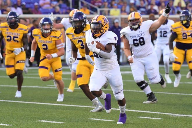 Hardin-Simmons running back Kolby Youngblood (29) breaks away for a touchdown against Mary Hardin-Baylor on Sept. 25 at Crusader Stadium in Belton. The Cru won 34-28. Mary Hardin-Baylor is ranked No. 1 in the D3football.com preseason national poll, while HSU is No. 6.