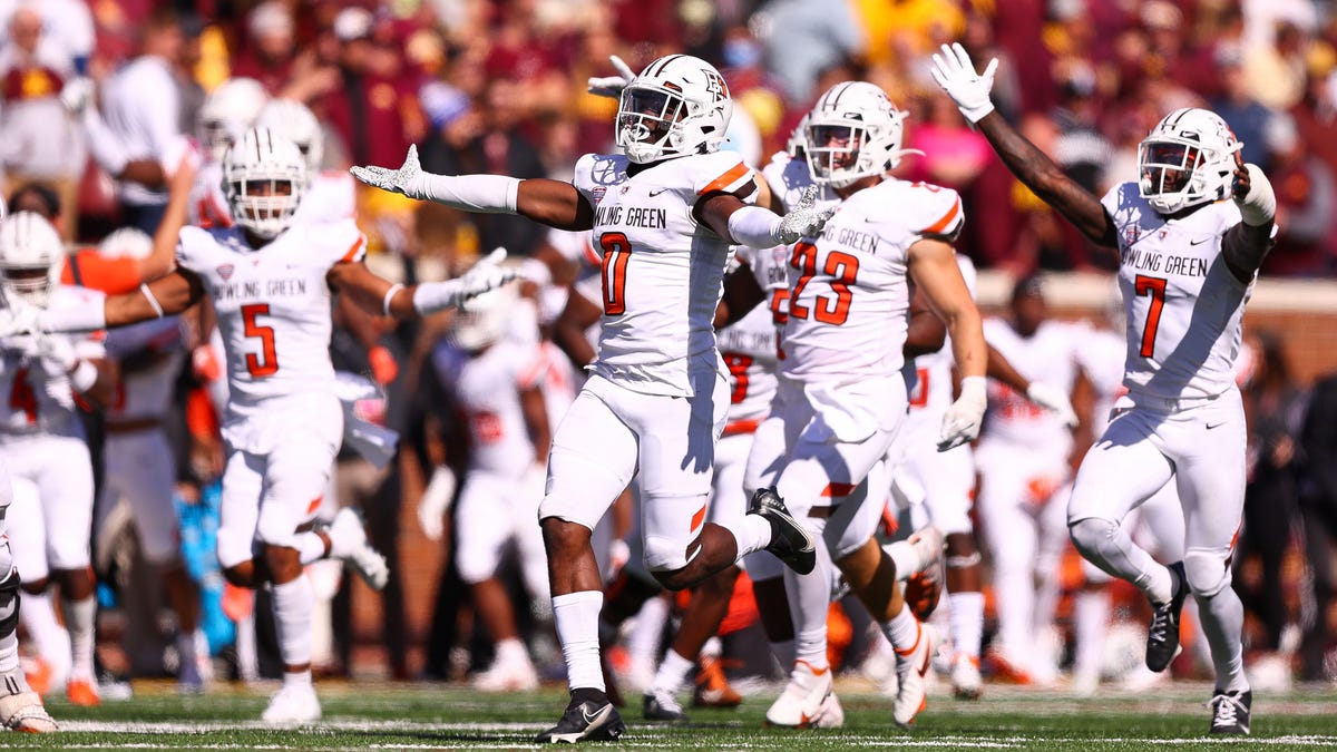 Bowling Green safety Jordan Anderson (0) celebrates after making a game ending interception against Minnesota.