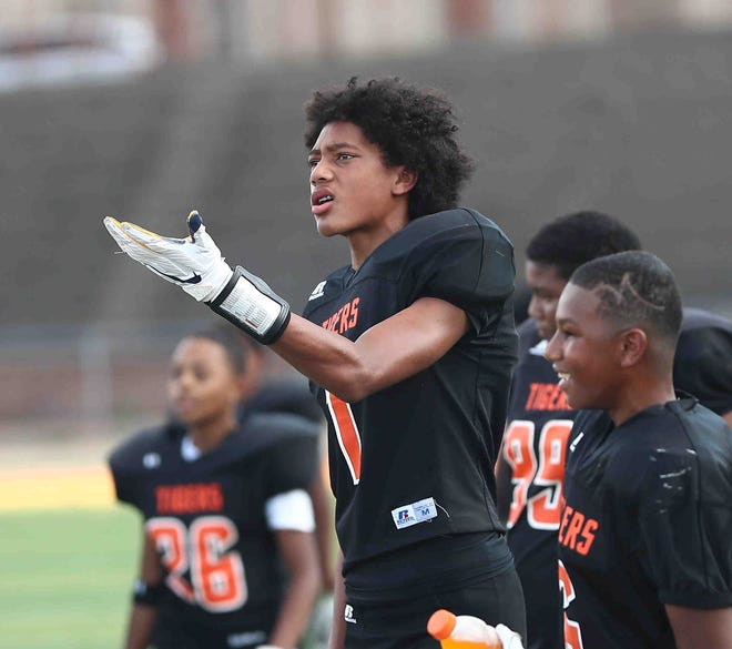 West Virginia offers 8th-grader Chris Henry Jr., son of late Bengal