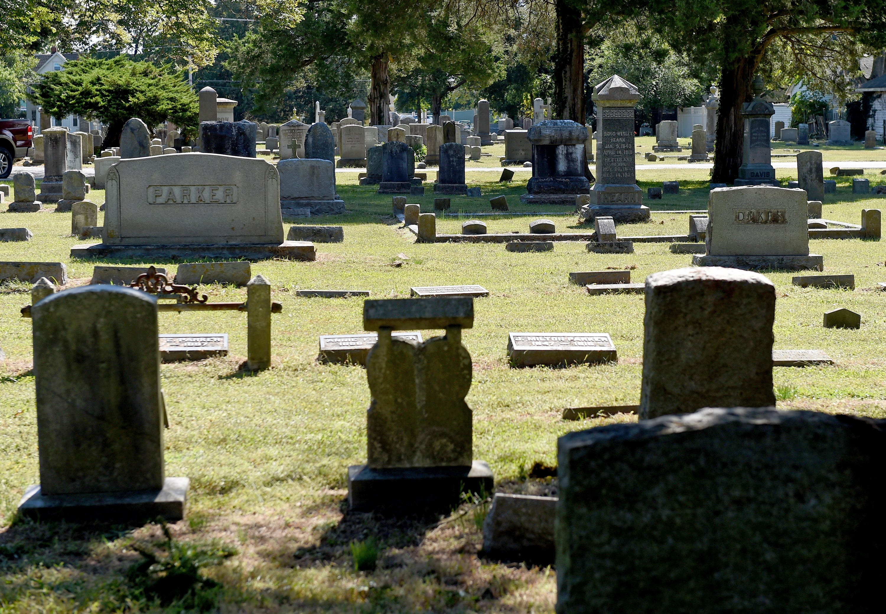 Unmarked graves: How hundreds at local cemetery