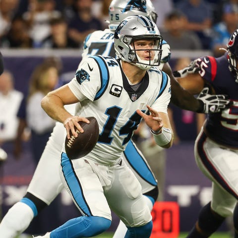 Carolina Panthers quarterback Sam Darnold (14) run