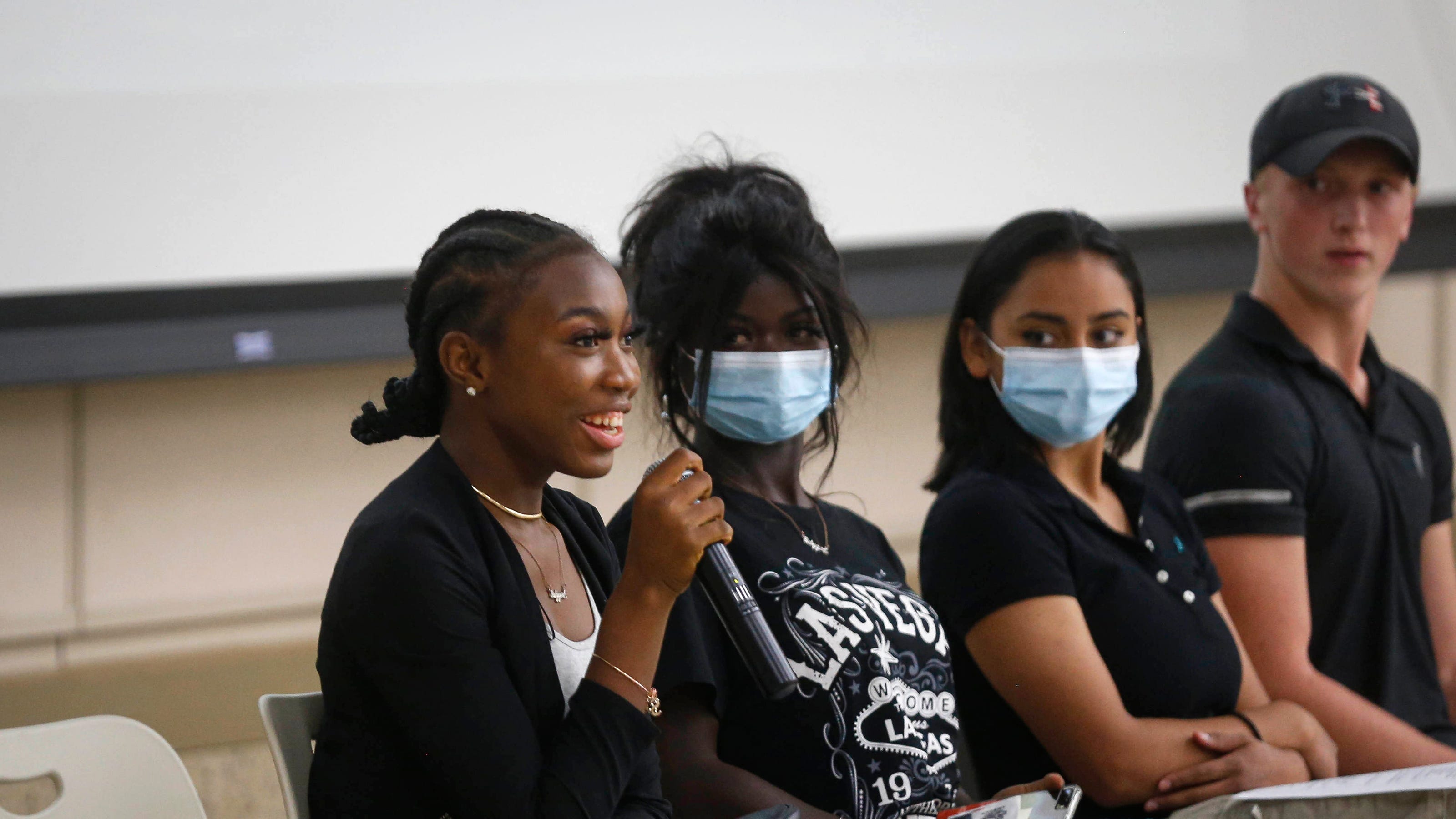 www.desmoinesregister.com: Ankeny students get applause after forum calling for more diverse curriculum