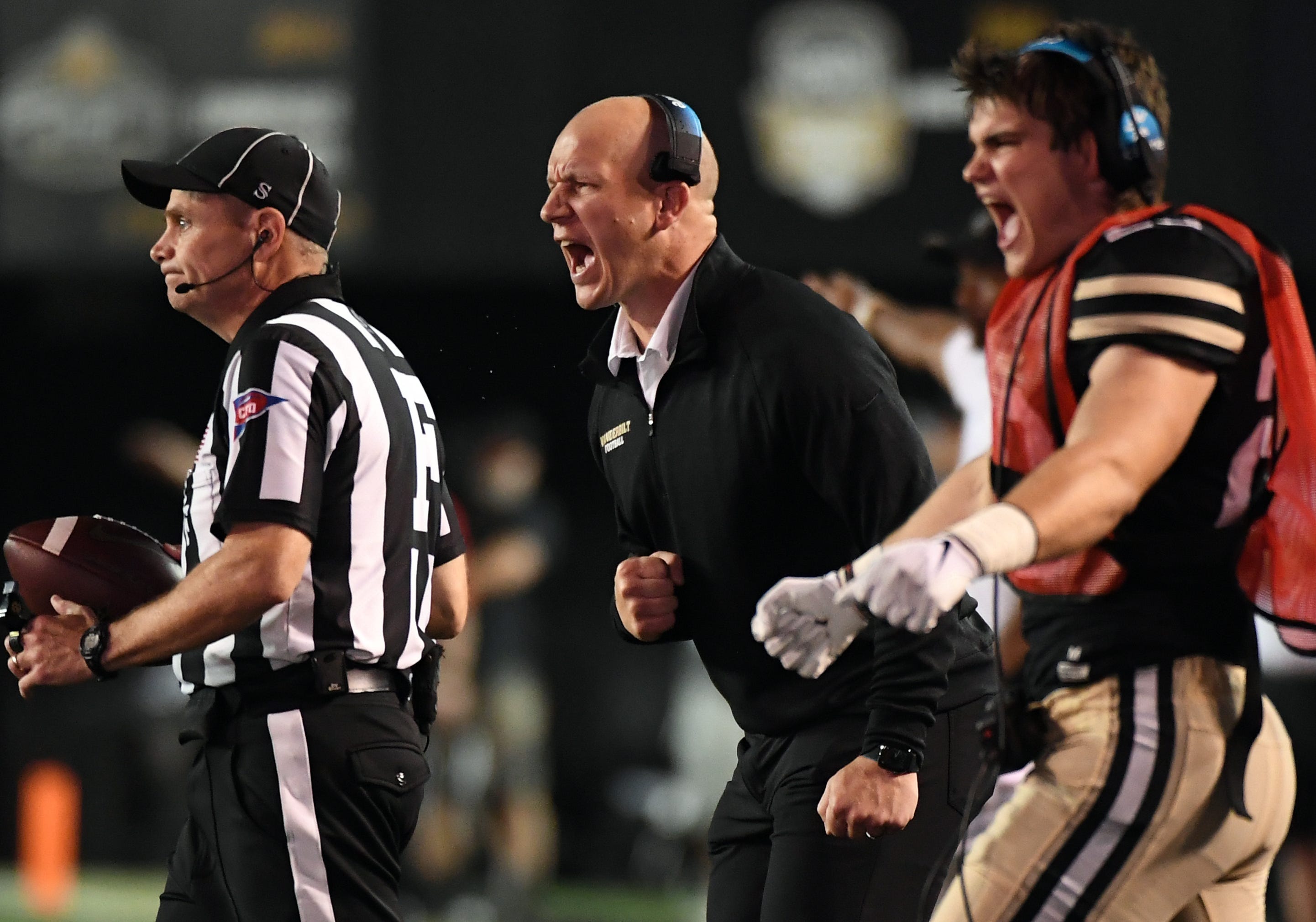 yes-clark-lea-headbutted-vanderbilt-football-player-after-interception