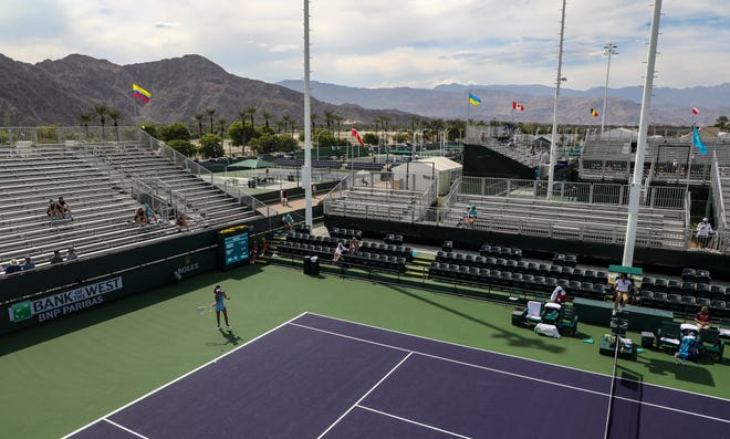 Priscilla Hawn z Australii gra podczas meczu kwalifikacyjnego z Victorią Tomovą w Indian Wells Tennis Gardens w poniedziałek 4 października 2021 r. w Indian Wells w Kalifornii. 