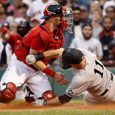 Red Sox catcher Christian Vazquez tags Brett Gardn