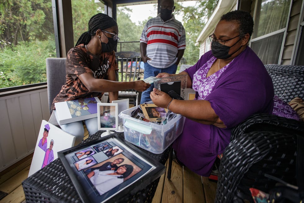Imani Alexander, left, and her grandmother Lisa Herring look through and admire jewelry made by Imani's mother, Shannon Robinson. Robinson died from COVID-19 in January.