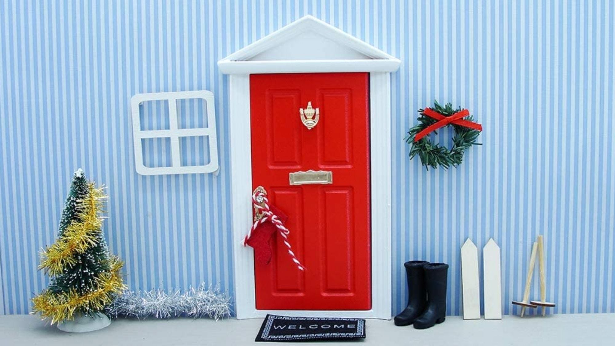 A tiny door to welcome your guest!