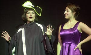 Debbie Palace, όπως "Μαμά τριαντάφυλλο" Και η κόρη της, Baby Palace, επίσης "Gypsy Rose Lee" Εξασκηθείτε στην παρουσίαση των παικτών Augusta "αθίγγανος" Μάιος 2001 στο Αυτοκρατορικό Θέατρο.  Ο Μπάλλας έχει εμφανιστεί σε πολλές παραγωγές με τους The Augusta Players και υπηρέτησε ως διευθύνων σύμβουλος.