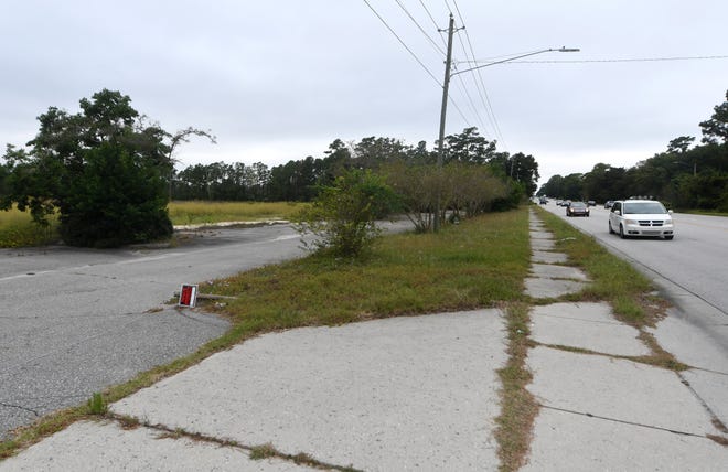 The property at 5026 Oleander Drive is the former site of the Oleander Golf Center in Wilmington, N.C., Friday, October 8, 2021.  East West Partners has submitted plans to the city of Wilmington for an apartment complex to be built on the site. The complex would have nearly 340 units and would also include commercial space.