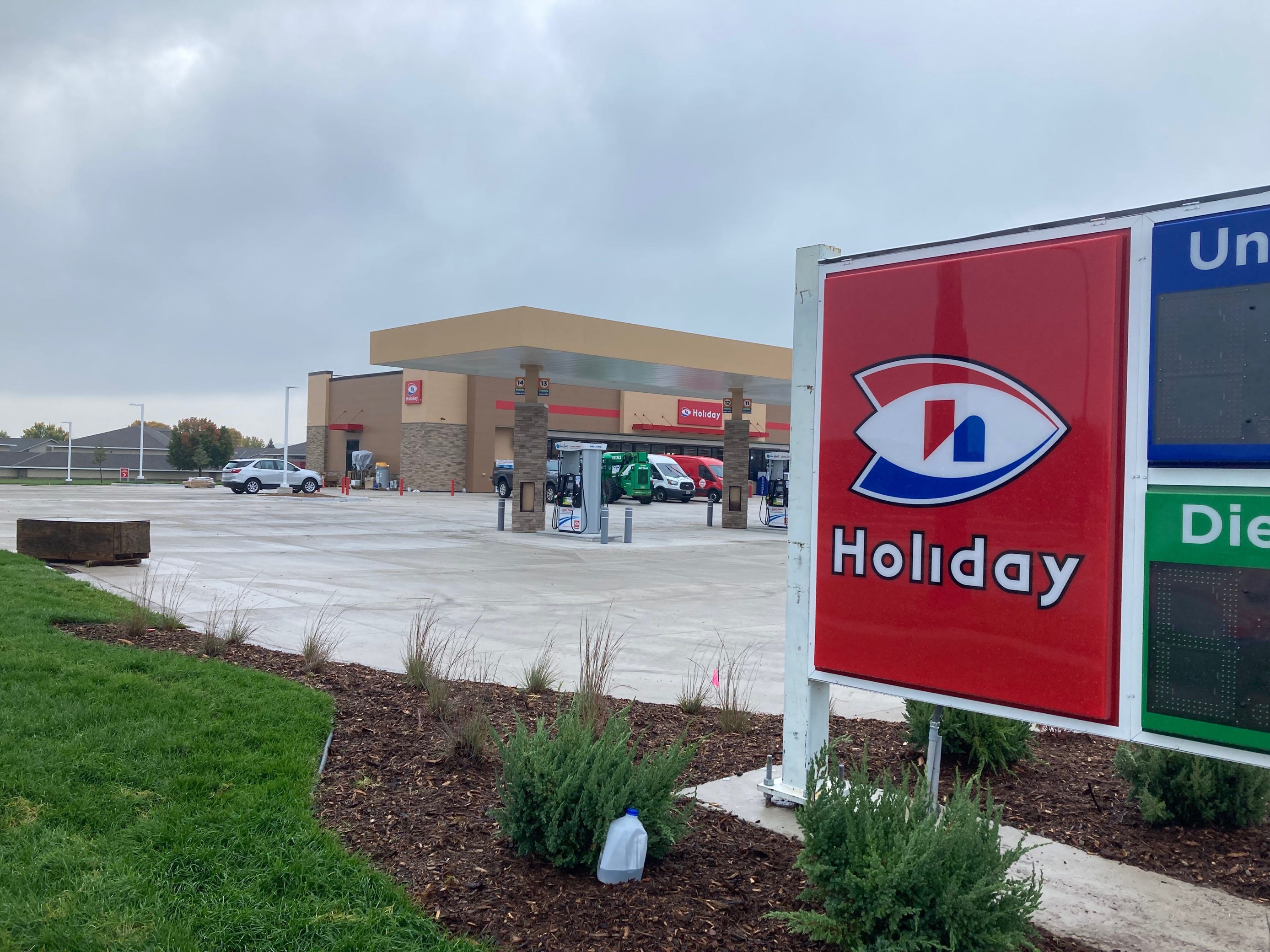 holiday gas station with car wash near me Edmundo Garmon