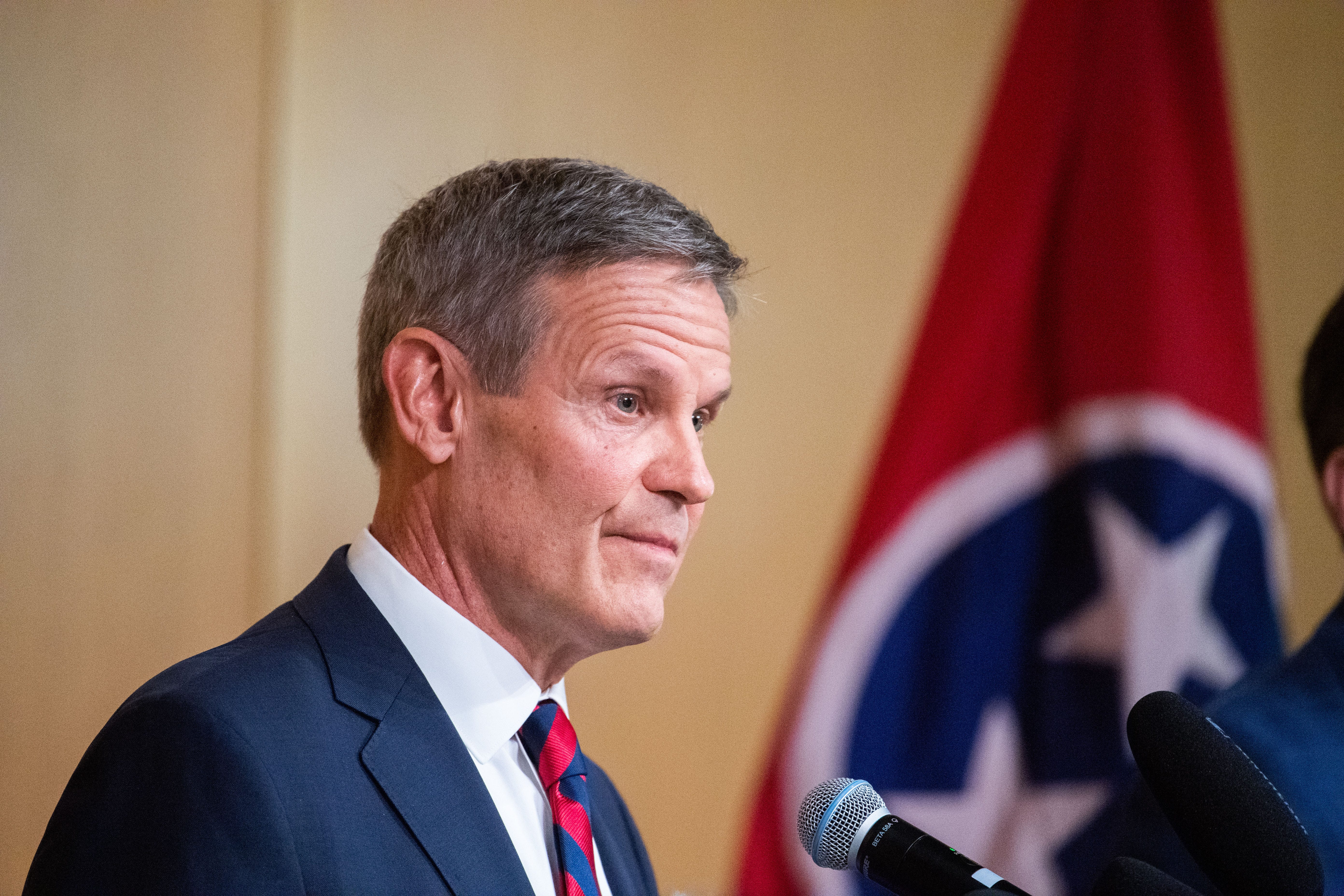 Gov. Bill Lee approval rating slips as Democratic, Republican voters  disapprove of new COVID law