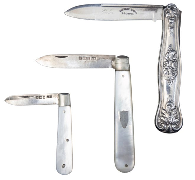A trio of fruit knives in sterling silver and pearl, complete with hallmarks.