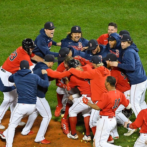 Red Sox players celebrate the wIn in Game 4.