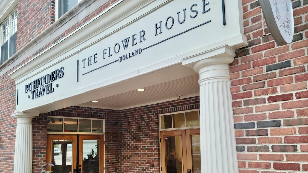Florist, gift shop coming to Ninth Street in downtown Holland
